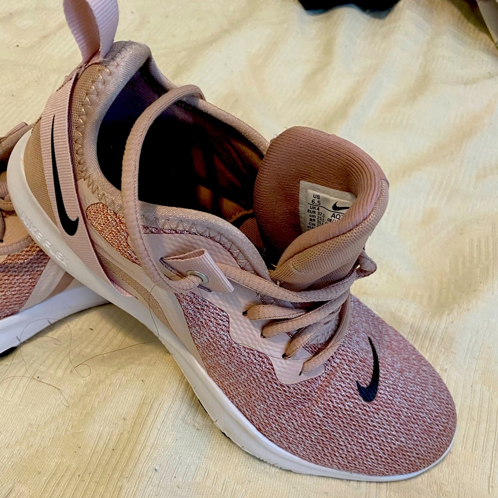 ⚡️LIGHTNING SALE ⚡️New Nikes 6.5W, FlexTR9